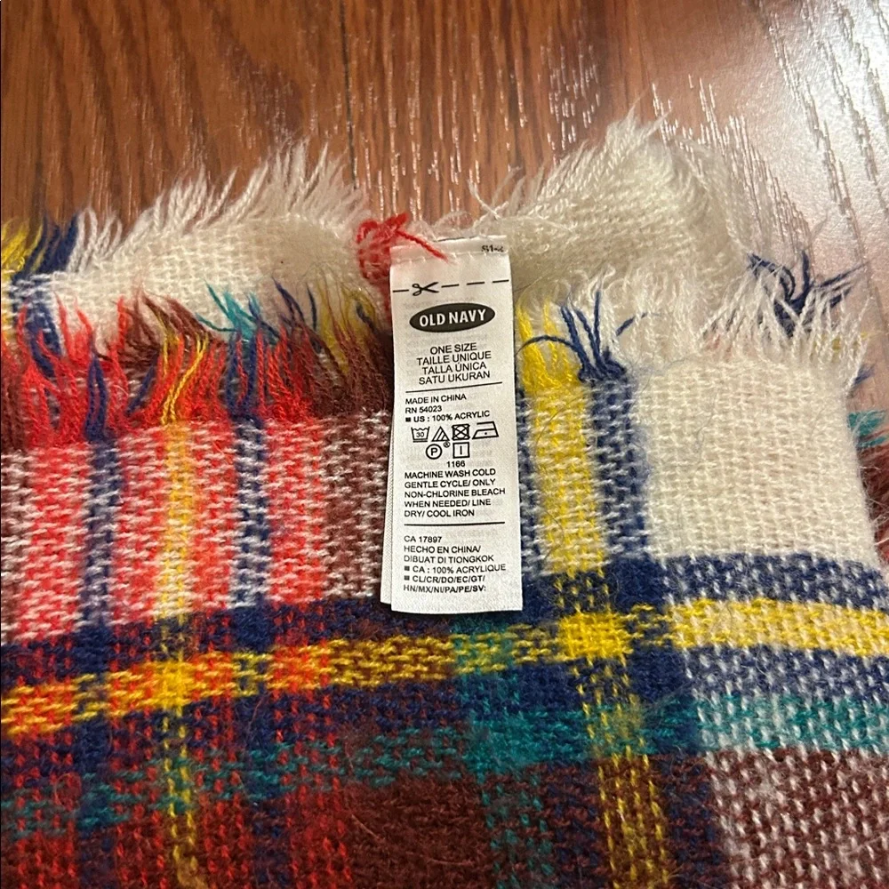 Old Navy Plaid Scarf - Picture 5 of 6